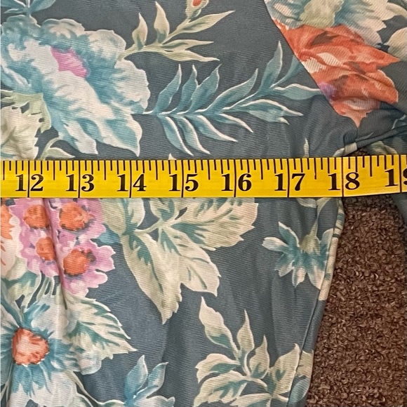 Vintage Lady Arrow Polyester Button Up Floral Blouse. - Picture 4 of 5